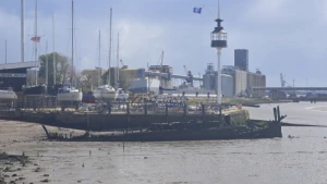 Shallowest Wrecks That Can Be Seen From the Surface or Google Maps Image
